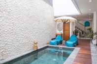 Kolam Renang Umah Reis Guesthouse