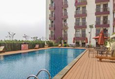 Swimming Pool 3 Relaxing and Compact Studio at Dave Apartment By Travelio