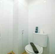 In-room Bathroom 5 Beautiful and Cozy Studio at Gunung Putri Square Apartment By Travelio