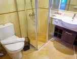 BATHROOM 2BR Apartment at FX Residence Sudirman with Fantastic View By Travelio