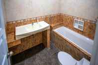 In-room Bathroom Villa BSD City By REQhome