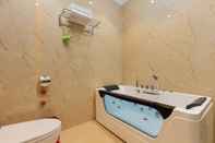 In-room Bathroom Cam Binh Hotel