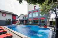 Swimming Pool Asyana Kemayoran Jakarta