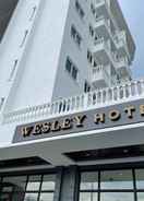 EXTERIOR_BUILDING Wesley Hotel