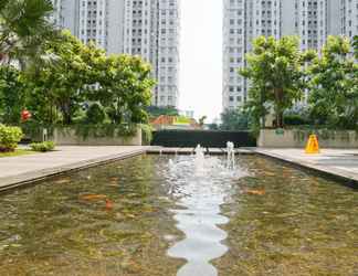 Bangunan 2 2BR with Direct Access to Pool at Green Bay Apartment By Travelio