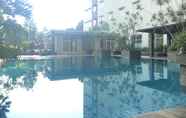 Swimming Pool 4 Loft Studio at Pinewood Apartment Jatinangor near JATOS By Travelio