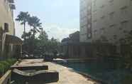 Kolam Renang 3 Loft Studio at Pinewood Apartment Jatinangor near JATOS By Travelio