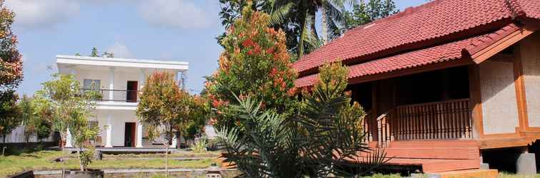 Lobby Villa Sawing