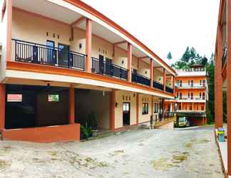 Exterior 2 Hollymoon Sekar Ayu