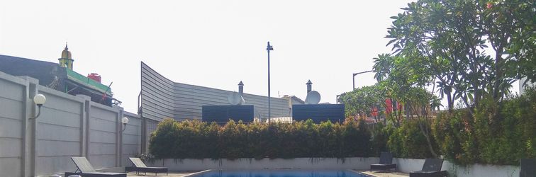 로비 Relaxing and Comfy Studio at Tifolia Apartment By Travelio