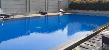 수영장 3 Relaxing and Comfy Studio at Tifolia Apartment By Travelio