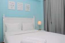 침실 Relaxing and Comfy Studio at Tifolia Apartment By Travelio