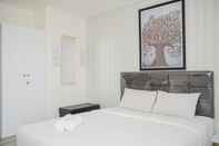 Kamar Tidur Spacious and Chic Studio at Bintaro Icon Apartment By Travelio