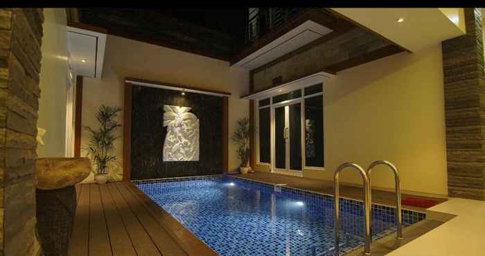 Kolam Renang Villa Arsyfa