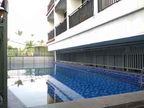 Kolam Renang 4 Comfortable and Stylish Studio at Beverly Dago Apartment By Travelio
