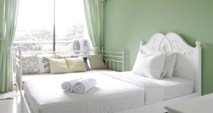 Kamar Tidur Comfortable and Stylish Studio at Beverly Dago Apartment By Travelio