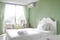 Bedroom Comfortable and Stylish Studio at Beverly Dago Apartment By Travelio