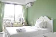 Bilik Tidur Comfortable and Stylish Studio at Beverly Dago Apartment By Travelio