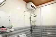In-room Bathroom VikiDallas Homestay