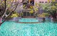 Kolam Renang 4 1BR Apartment with Queen Bed at Ancol Marina near Dufan By Travelio