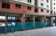 Swimming Pool 5 Cozy and Relax 1BR Mediterania Gajah Mada Apartment By Travelio