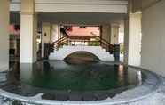 Kolam Renang 6 Cozy and Relax 1BR Mediterania Gajah Mada Apartment By Travelio