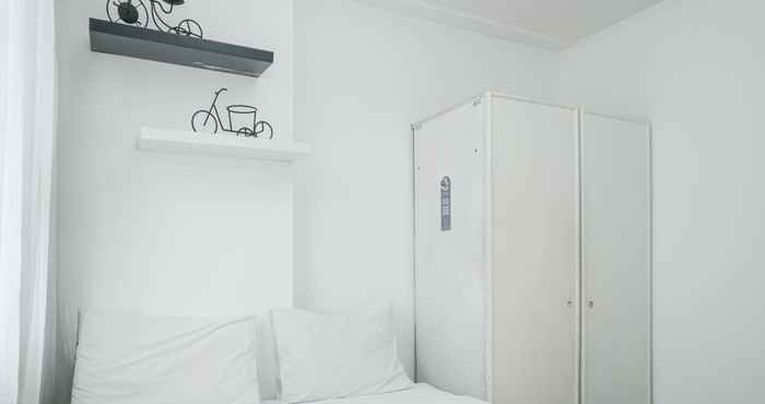 ห้องนอน Cozy Stay 2BR at Menteng Square Apartment By Travelio