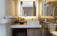 In-room Bathroom 6 W Home Benhil