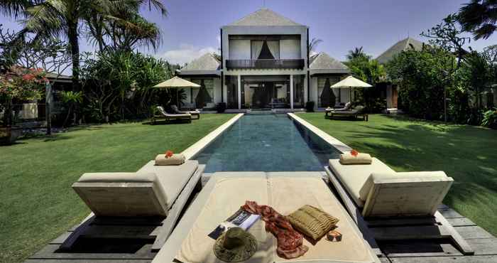 Swimming Pool Majapahit Beach Villas by Nakula