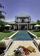 SWIMMING_POOL Majapahit Beach Villas by Nakula