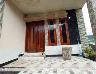 Lobby 2 Homestay Adhikara Dieng