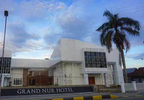 外部的 Grand Nur Boutique Hotel Watampone