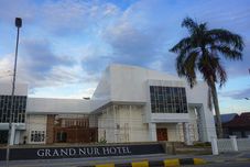 外部的 Grand Nur Boutique Hotel Watampone