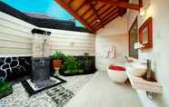 Toilet Kamar 2 Bali Taman Lovina Resort & Spa Suites