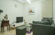 Ruang untuk Umum 2 Luxury Design Apartment 1BR at L'Avenue near Pancoran By Travelio