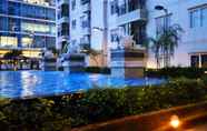 Kolam Renang 5 Strategic Place with Cozy Place at Studio Signature Park Tebet Apartment By Travelio