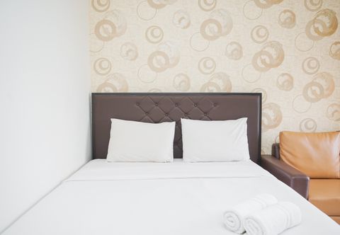 Kamar Tidur Comfy Studio with Modern Design Apartment at Paramount Skyline By Travelio
