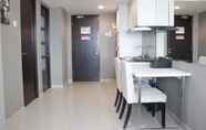 พื้นที่สาธารณะ 3 Homey and Pleasant 2BR Apartment at Tamansari La Grande By Travelio