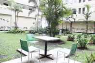 ล็อบบี้ Pleasant Studio Room with Private Kitchen Apartment at Emerald Towers By Travelio