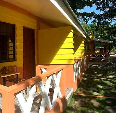 Lobby 2 RedDoorz Hostel @ Ragsak Kamp Beach Resort