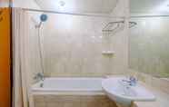 Toilet Kamar 6 Exclusive with City View 3BR at Bellagio Residence Apartment By Travelio