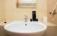 In-room Bathroom 4 New Furnished Apartment at Studio Maple Park By Travelio