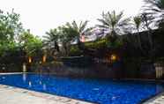 Swimming Pool 4 Homey 2BR near Maranatha University at Majesty Apartment By Travelio