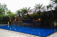 Swimming Pool Homey 2BR near Maranatha University at Majesty Apartment By Travelio