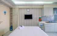 Ruang untuk Umum 2 Lovely Studio near Shopping Center at Green Pramuka Apartment By Travelio