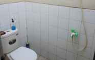 In-room Bathroom 6 SR Room Apartemen Emerald Hill