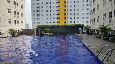 Swimming Pool 4 Comfort 1BR with Study Room at Green Pramuka Apartment By Travelio