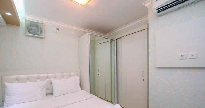 Kamar Tidur Cozy Stay at Furnished 2BR Bassura City Apartment By Travelio