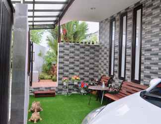 Lobi 2 Monochrome Villa