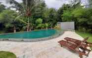 Swimming Pool 2 Chandaka Borobudur